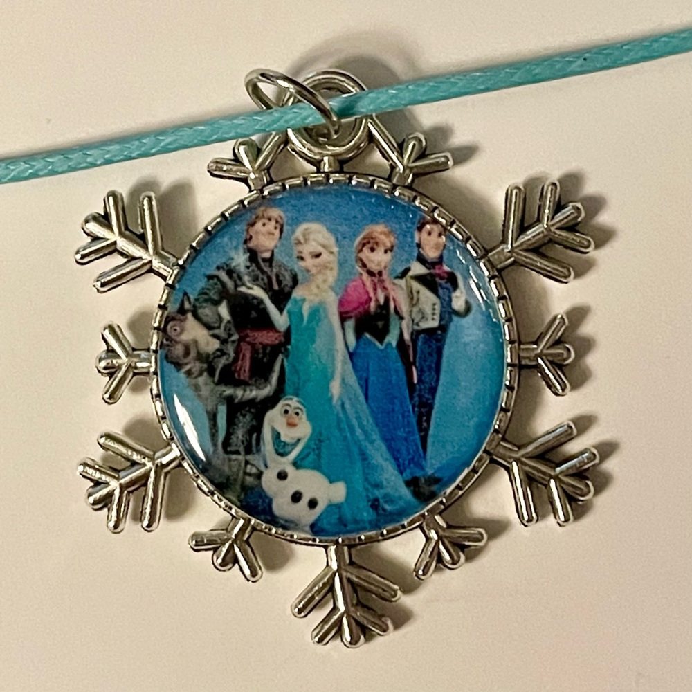 Frozen Snowflake Cabochon Necklace
